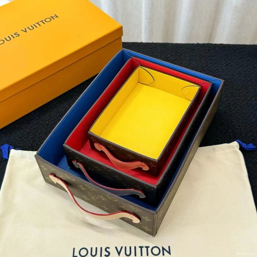 LV WITH CUSTOM TRAY DESK HANDLE 0715